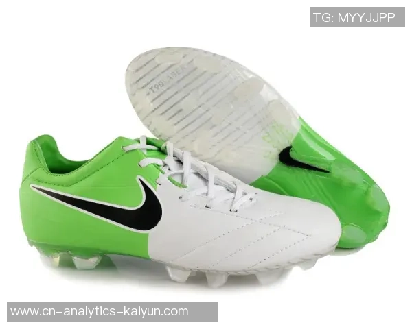 探索Nike室内足球鞋的卓越性能与时尚设计助力你的球场表现